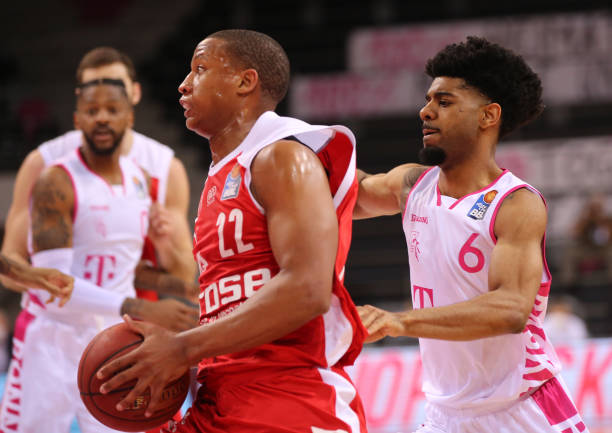 自世界各地 自世界各地